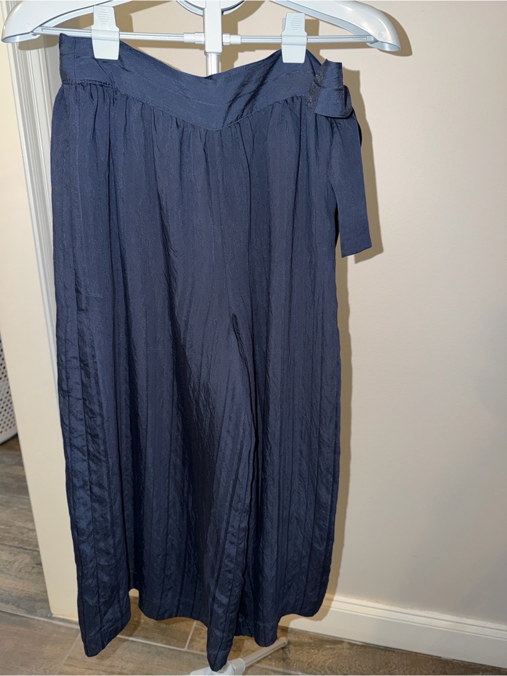 Vince Navy Wide-Leg Midi Pant with Tie Waist - Picture 5 of 16